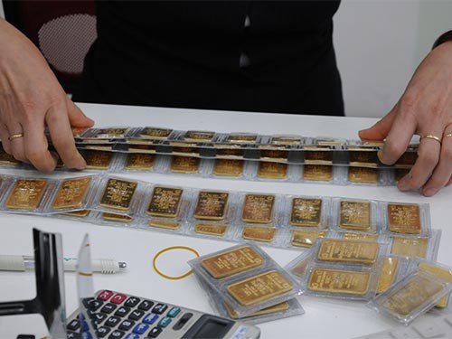 Ngân hàng thông báo đấu thầu, vàng lập tức hạ nhiệt