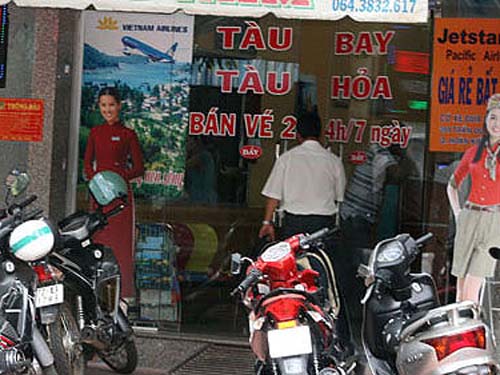 Vé máy bay đắt do... đại lý