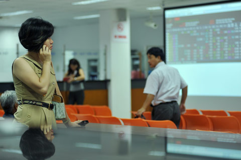 Chứng khoán lại “thả phanh”
