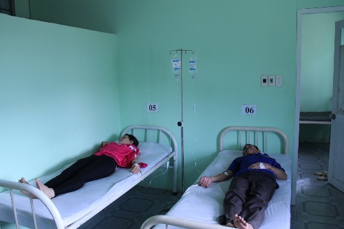 Ăn cơm công ty, 200 công nhân nhập viện
