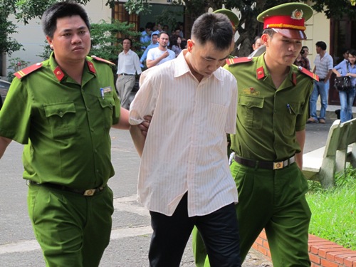 Tử hình kế toán trưởng chiếm 44 tỉ đồng đi cá độ