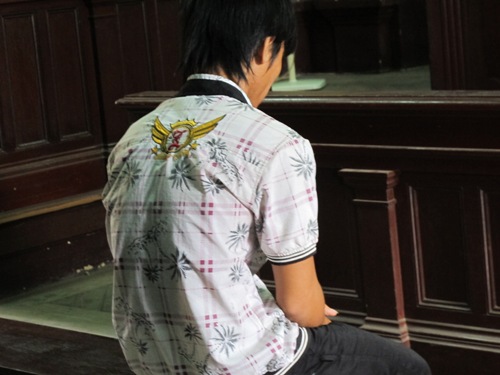 Thoát tội hiếp dâm nhờ giấy chứng sinh tẩy xóa