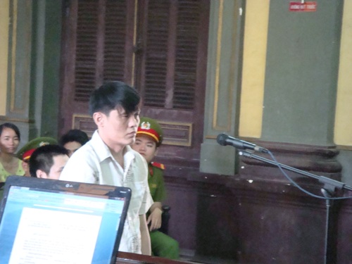 Con nghiện chém cả mẹ, vợ và con gái