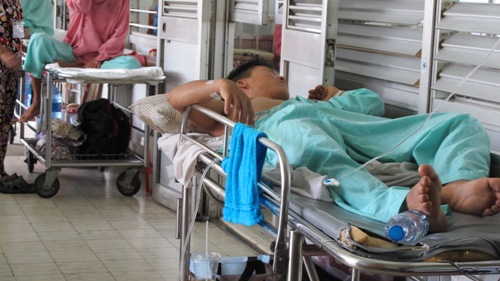 Nửa đêm, bị gãy "hàng"
