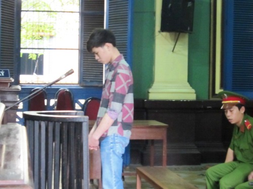 Quen 1 tuần, thiếu nữ "đưa" bạn trai vào tù