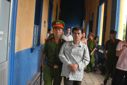 Giết phụ nữ bán vé số sau khi “mây mưa”