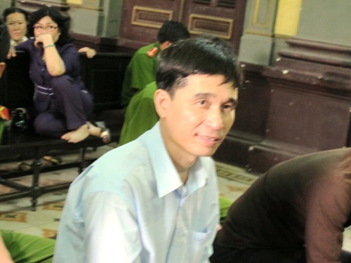 Hủy án vụ chủ doanh nghiệp bắt tay cán bộ ngân hàng lừa dân