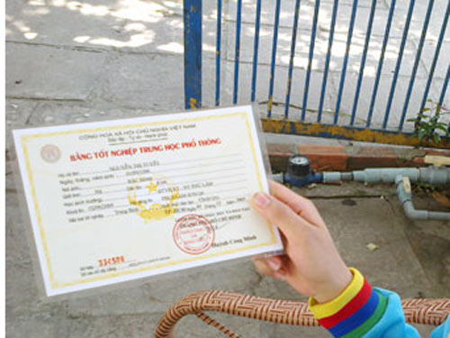 Giúp học trò “chạy” bằng giả