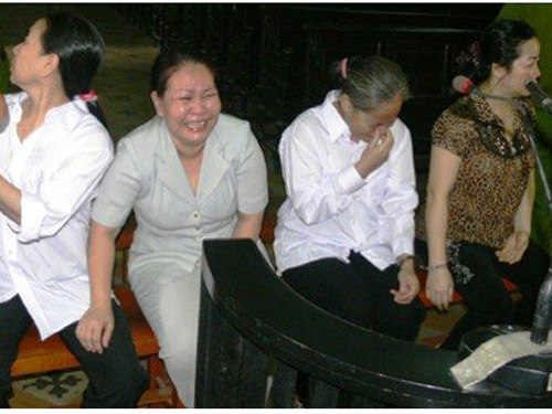 TPHCM: Mê gái lẳng lơ, bị chuốc thuốc mê lột sạch tài sản