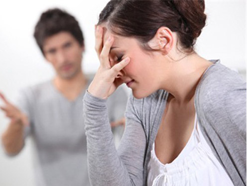 Chẳng lẽ tôi phải đi đánh ghen cho... bồ nhí của chồng?