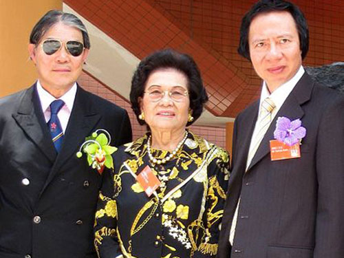 Người mẹ quyền uy