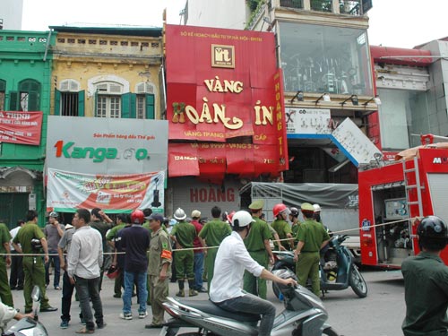Dùng mìn tự chế cướp tiệm vàng giữa thủ đô