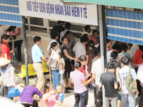 Viện phí mới: Bên nào cũng kêu