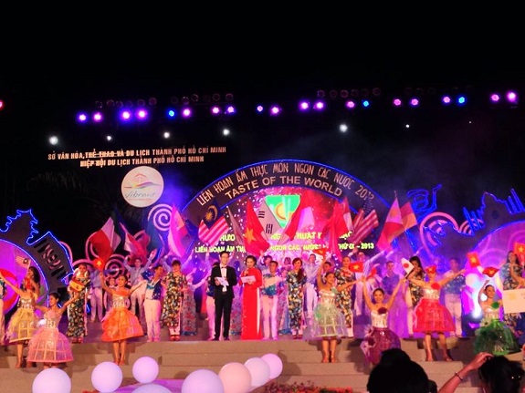Rực rỡ sắc màu Liên hoan ẩm thực món ngon các nước 2013