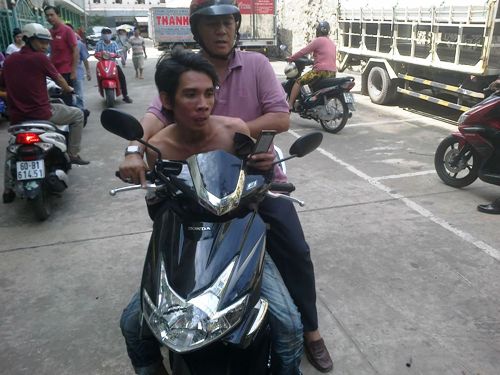 "Hiệp sĩ" bắt đối tượng giấu ma túy trong người