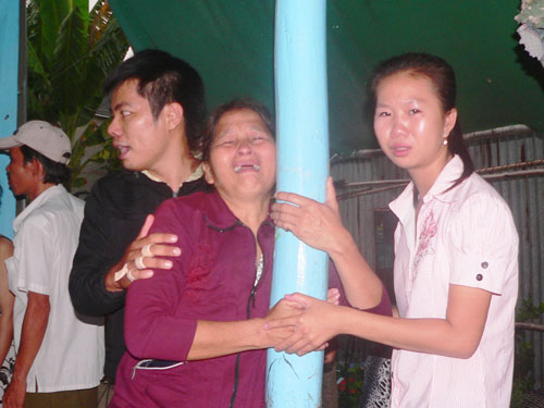 Vụ 6 người chết ngạt: Tan nát lòng mẹ cha