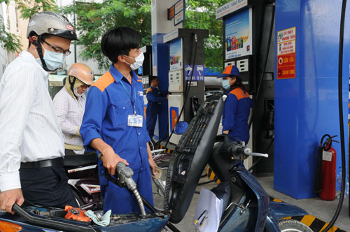 Doanh nghiệp đòi tự quyết giá xăng dầu