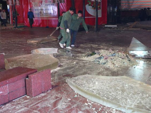 Trung Quốc: Bể cá mập khổng lồ nổ tung, 15 người bị thương