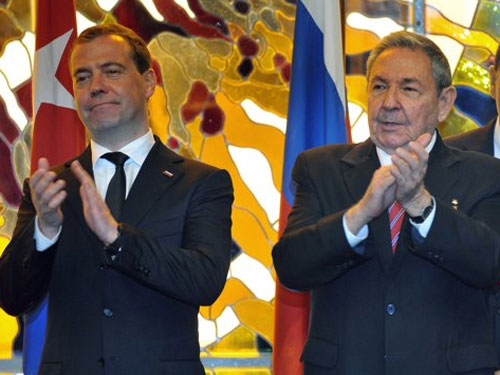 Thủ tướng Nga Medvedev: Ông Fidel Castro rất khỏe mạnh