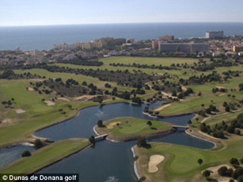 VĐV chết đuối trong hồ nước sân golf