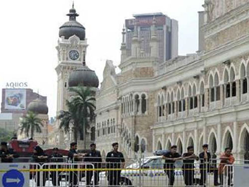 Malaysia bắt 10 “ninja” đòi cướp ngai vàng