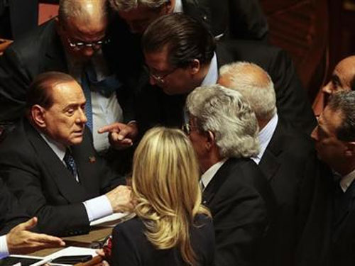 Thượng viện Ý muốn trục xuất ông Berlusconi