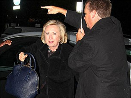 Bà Clinton bị phạt ở Anh