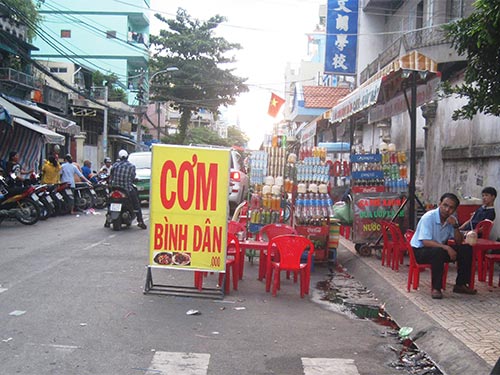 Xử phạt lấn chiếm lòng lề đường