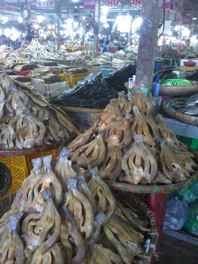 Hàng khô tẩm đầy hóa chất