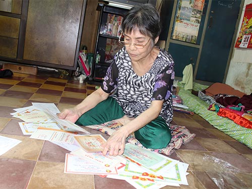 Quẫn trí, một học sinh nhảy lầu tự tử