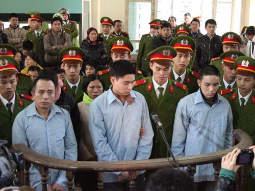 Người thân nạn nhân đòi Lê Văn Luyện đền mạng