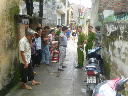 Con trai kinh hoàng phát hiện mẹ bị cắt cổ chết thảm