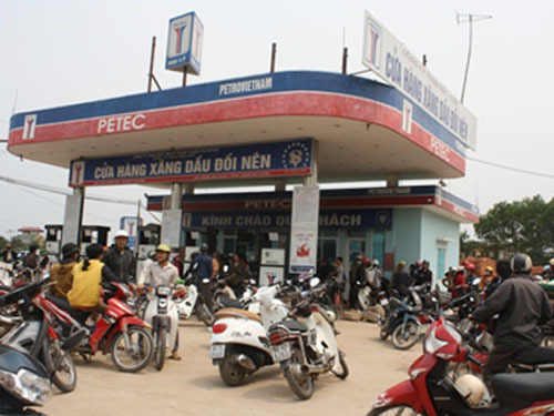 Bán xăng "bẩn", bị phạt 100 triệu đồng