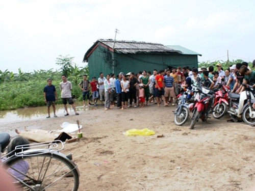 Ăn cưới xong ra sông Hồng chụp ảnh, 4 thanh niên chết đuối
