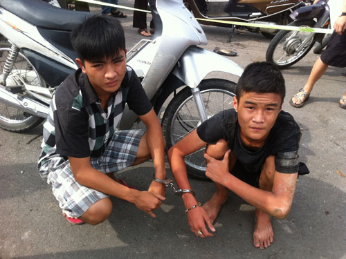 Học sinh lớp 11 tông CSGT bay cao hơn 1m
