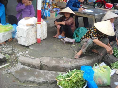 Hải Phòng: Con nghiện vô cớ đánh trọng thương bà lão bán rau