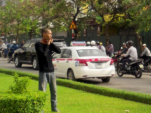 Hà Nội: Phê ma túy, ra phố đòi tự tử