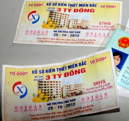 Trò tranh tấm vé độc đắc 200 triệu đồng với cô chủ nhiệm