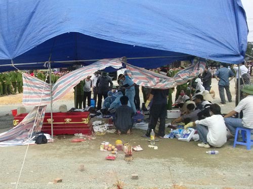 Vụ quan tài "diễu phố": Pháp y kết luận nạn nhân "chết do ngạt nước"