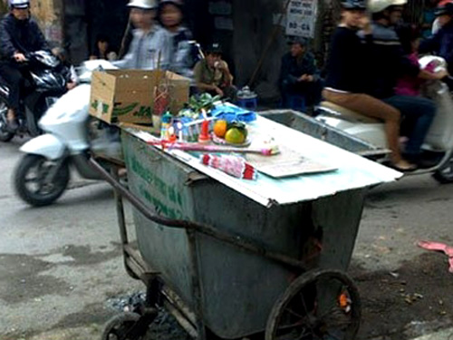 Bới rác, phát hiện xác thai nhi 8 tháng tuổi