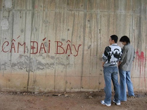 Đái bậy, bị “tịch thu” 300.000 đồng