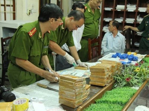 Bị truy nã, trốn sang Lào buôn 58 kg heroin về nước