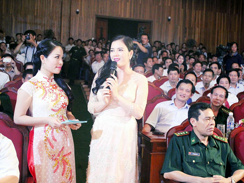 Lý Nhã Kỳ góp 1 tỉ đồng xây dựng nông thôn mới