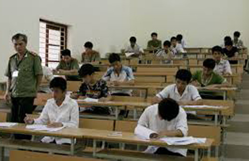 Tạm giữ người thi hộ vào Học viện An ninh