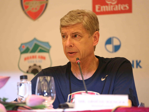 HLV Wenger: “Hy vọng tuyển Việt Nam không đá quá nhanh”