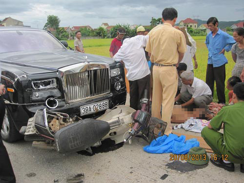 2 người bị siêu xe Rolls Royce tông chết