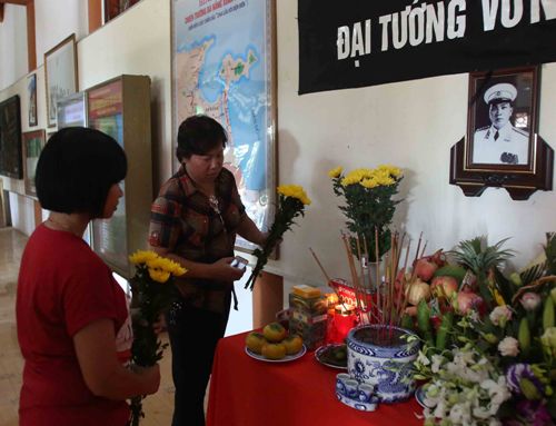 Lập ban thờ Đại tướng trên cứ điểm Điện Biên Phủ năm xưa
