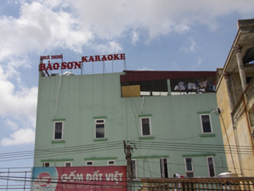 Bị dụ "chơi" ma túy lúc hát karaoke, thiếu nữ thiệt mạng