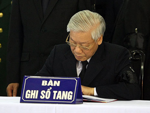 Lãnh đạo Đảng và Nhà nước ghi gì trong sổ tang Đại tướng?