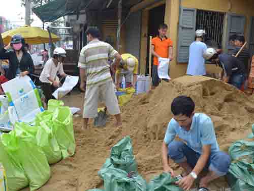 Cận cảnh dân miền Trung chạy đua đối phó siêu bão Haiyan